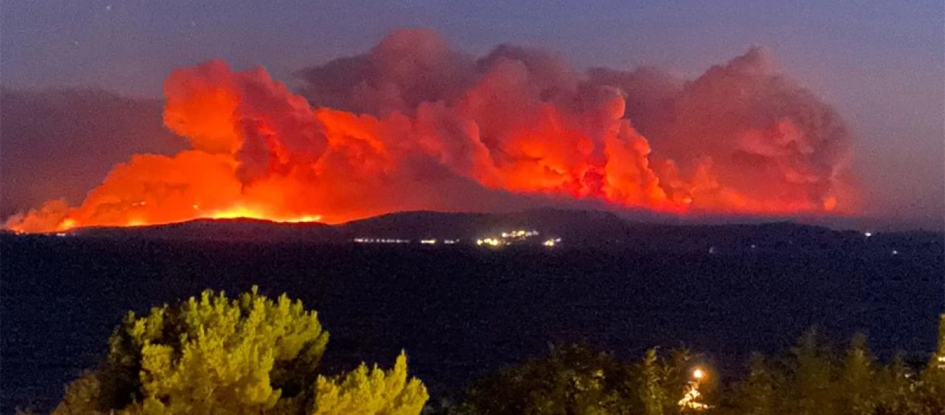  Η κόλαση του Δάντη επί γης: Εικόνες της Εύβοιας από την Σκιάθο (φώτο)